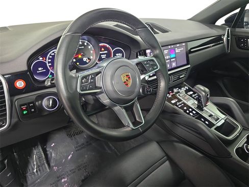 Used 2021 Porsche Cayenne image 4