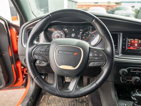 Used 2017 Dodge Charger SE w/ Blacktop Package RWD image 11