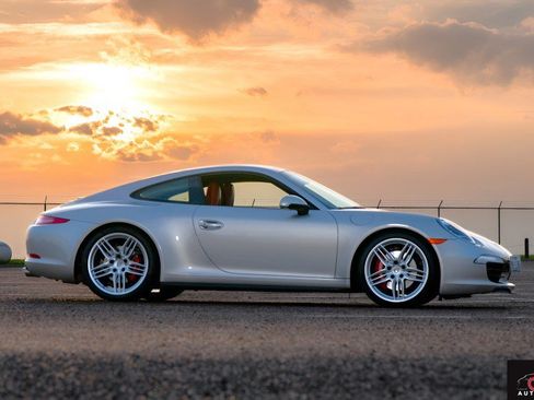 Used 2013 Porsche 911 Carrera S RWD image 2