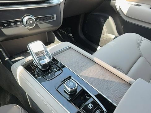 Certified 2025 Volvo XC90 T8 Plus w/ Protection Package Premier image 22