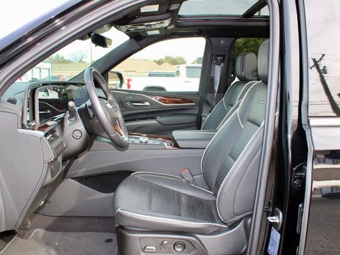 Used 2023 Cadillac Escalade ESV Premium Luxury image 15