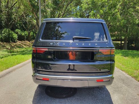 Used 2022 Jeep Wagoneer Series II RWD image 6