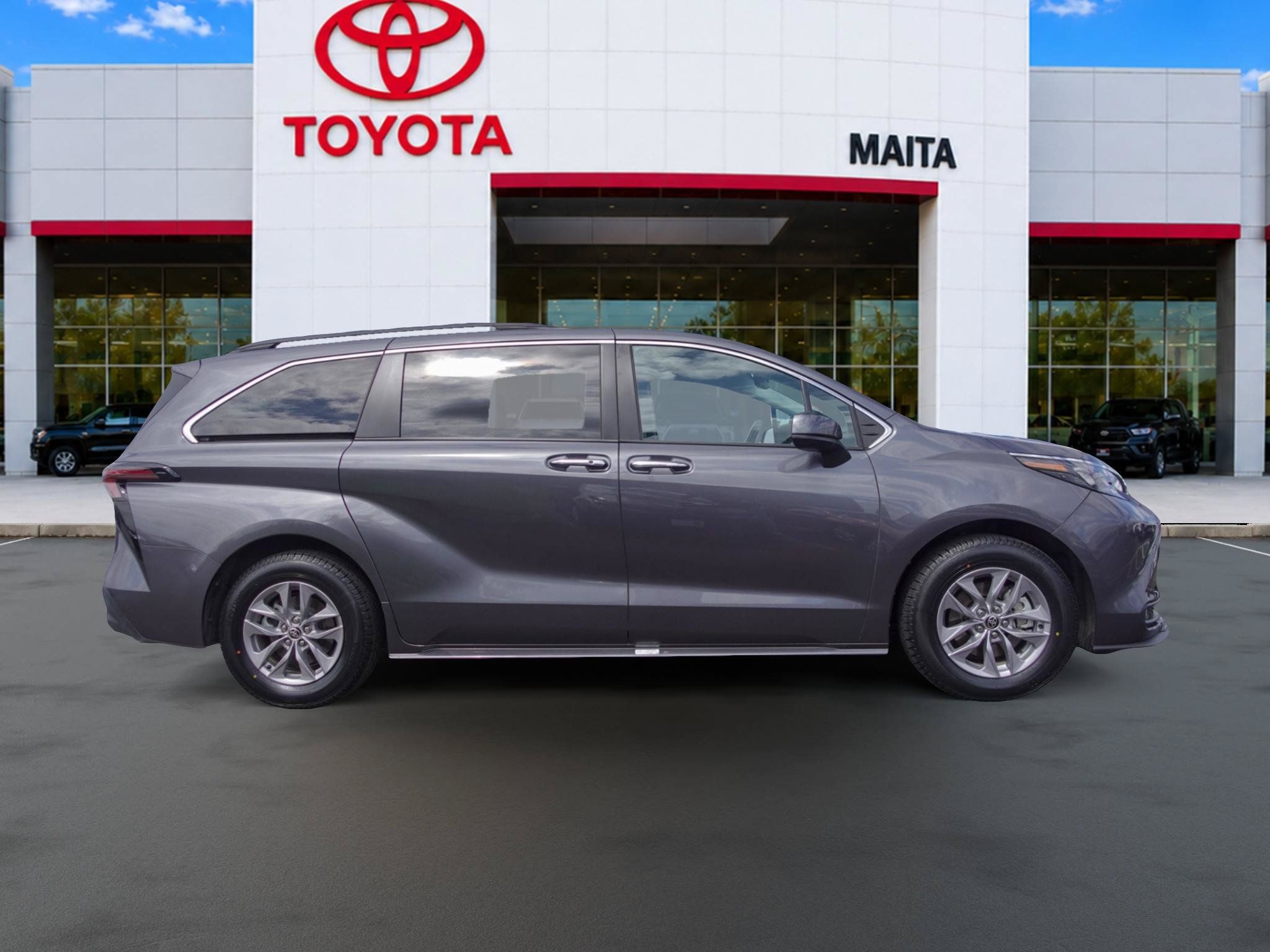 Certified 2025 Toyota Sienna XLE FWD image 2