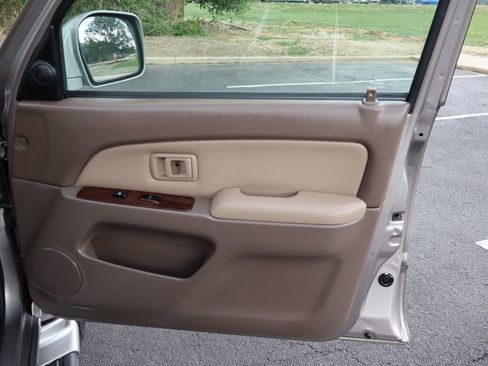 Used 2002 Toyota 4Runner Limited AWD/4WD image 26