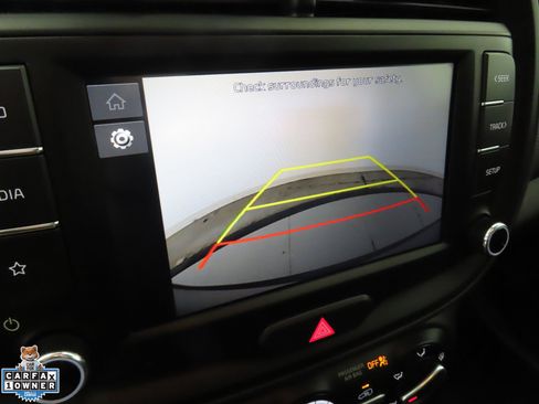 Used 2025 Kia Soul LX w/ LX Technology Package FWD image 19