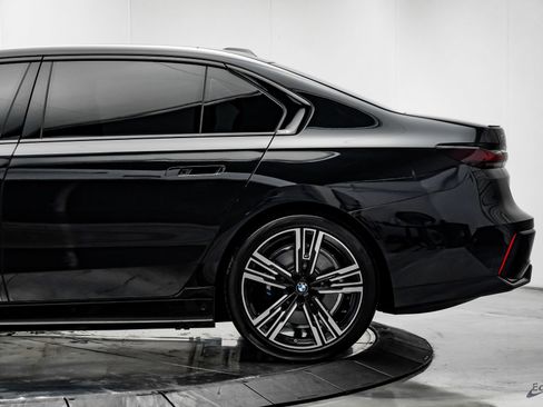 Used 2025 BMW i7 xDrive60 w/ Executive Package AWD/4WD image 9