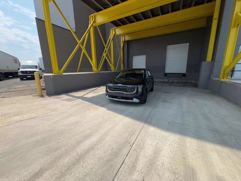 Used 2026 Kia Carnival FWD image 16