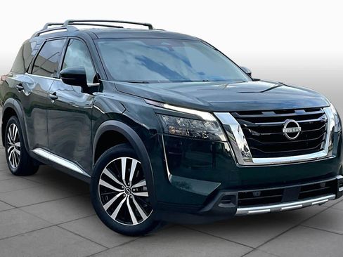Certified 2025 Nissan Pathfinder Platinum w/ Cargo Package FWD image 3