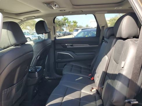 Used 2025 Kia Telluride SX image 8