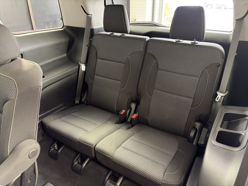 Certified 2023 GMC Acadia SLE w/ Driver Convenience Package image 8