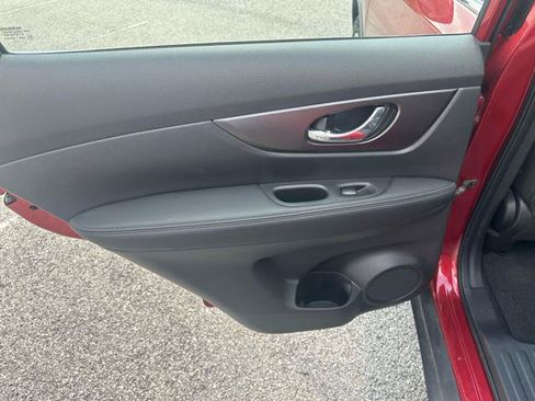 Used 2016 Nissan Rogue S AWD/4WD image 16