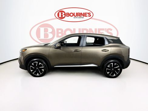 Used 2025 Nissan Kicks SV AWD/4WD image 6