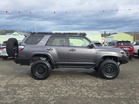 Used 2021 Toyota 4Runner TRD Off-Road Premium image 6