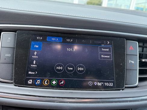 Used 2020 Buick Enclave Essence AWD/4WD image 12
