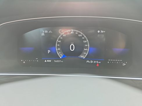 Used 2023 Volkswagen Tiguan SE R-Line image 18