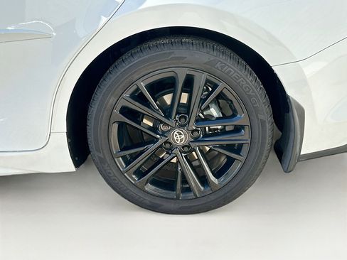 Used 2025 Toyota Camry SE image 11