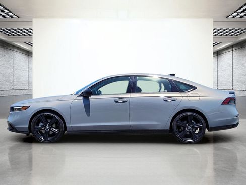 Used 2025 Honda Accord Sport image 9