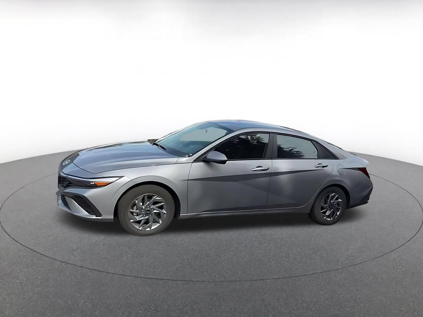 Used 2026 Hyundai Elantra Hybrid FWD image 7