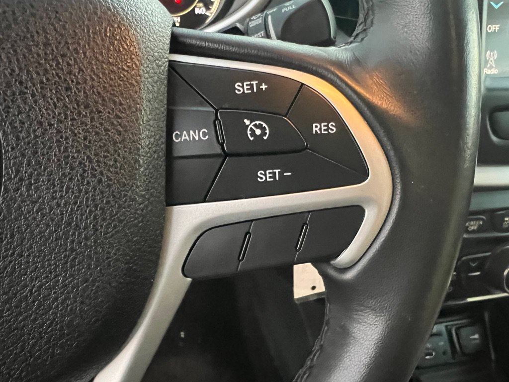 Used 2015 Jeep Cherokee Latitude FWD image 23