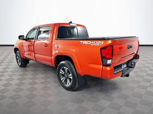 Used 2018 Toyota Tacoma TRD Sport AWD/4WD image 4