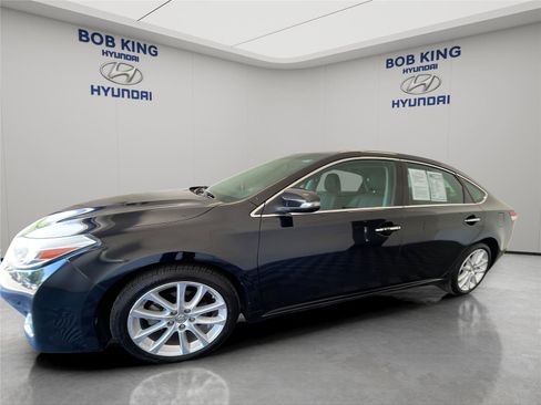 Used 2013 Toyota Avalon XLE Touring FWD image 1