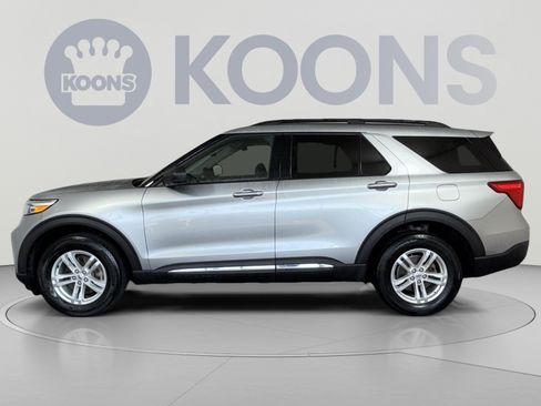 Used 2023 Ford Explorer XLT w/ Equipment Group 202A AWD/4WD image 2