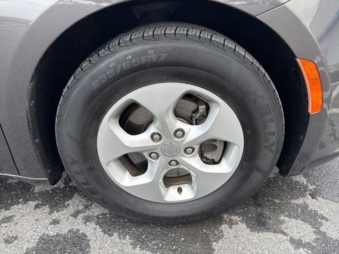 Used 2017 Chrysler Pacifica Touring-L Plus image 9