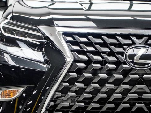Used 2023 Lexus GX 460 Premium w/ Premium Package AWD/4WD image 11