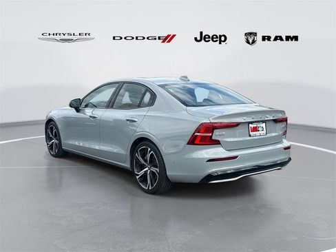 Used 2024 Volvo S60 B5 Plus image 4