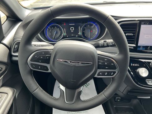 Used 2026 Chrysler Pacifica Select AWD/4WD image 22