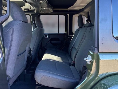 Used 2024 Jeep Wrangler Unlimited w/ Convenience Group image 16