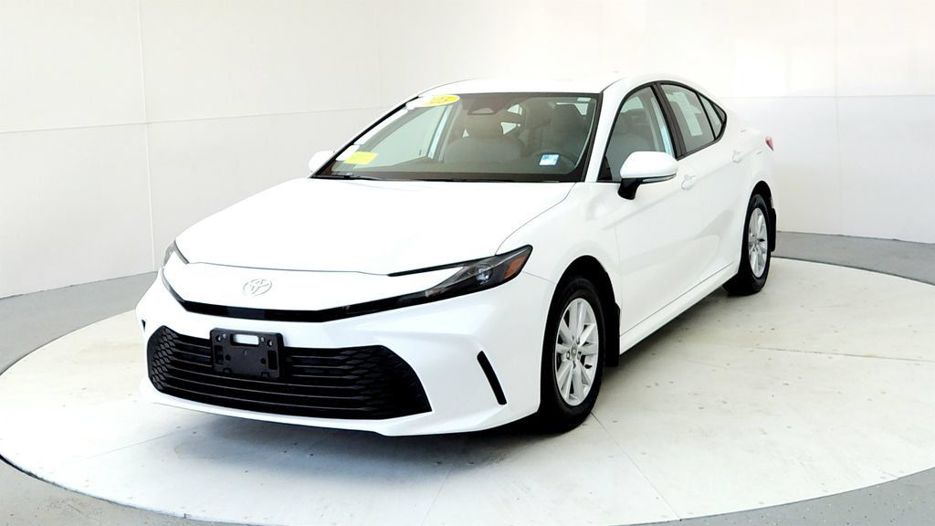 Used 2025 Toyota Camry LE AWD/4WD image 2