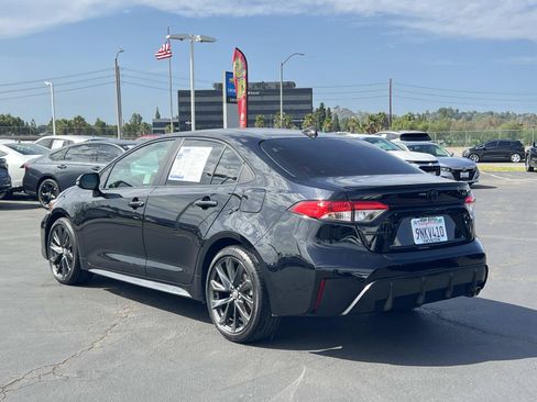 Used 2024 Toyota Corolla SE FWD image 3