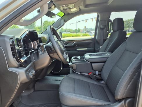 Used 2025 Chevrolet Silverado 1500 RST AWD/4WD image 19