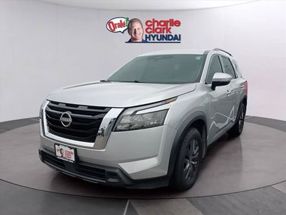Used 2024 Nissan Pathfinder SV