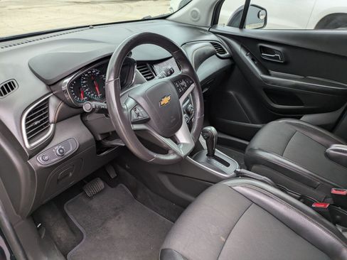 Used 2022 Chevrolet Trax LT w/ Sport Edition image 9