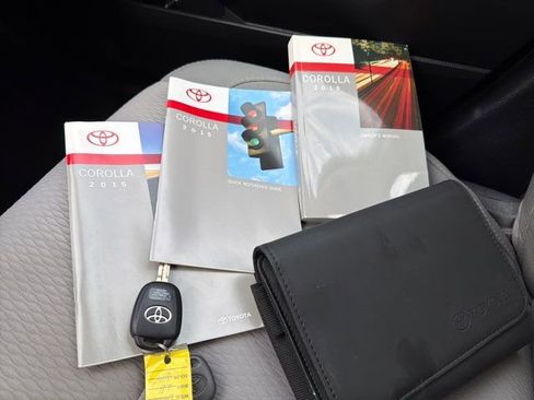 Used 2015 Toyota Corolla LE FWD image 29