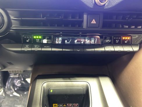 Used 2023 Toyota Crown Limited image 36