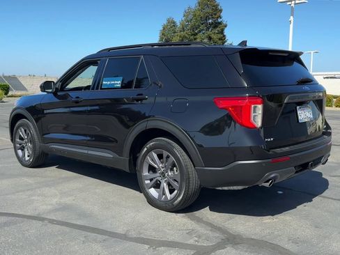 Used 2022 Ford Explorer XLT w/ Equipment Group 202A image 4