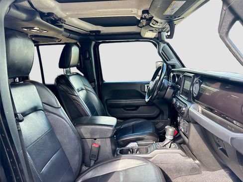 Used 2020 Jeep Wrangler Unlimited Sahara image 31