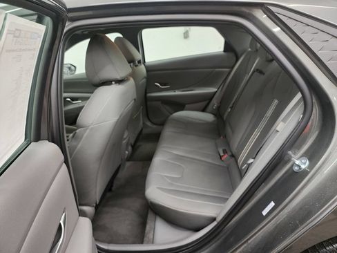 Used 2025 Hyundai Elantra SEL FWD image 26