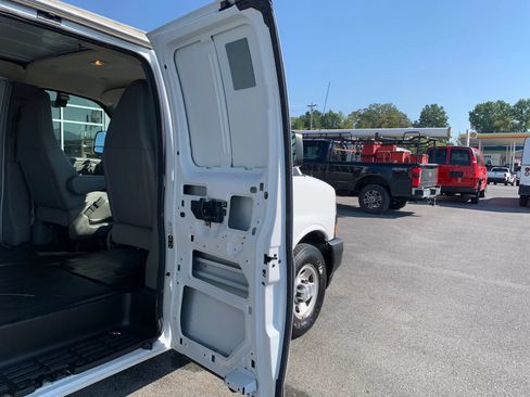 Used 2018 Chevrolet Express 2500 w/ Driver Convenience Package RWD image 24