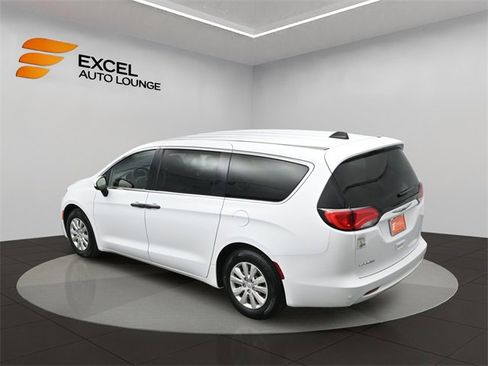Used 2021 Chrysler Voyager L image 44