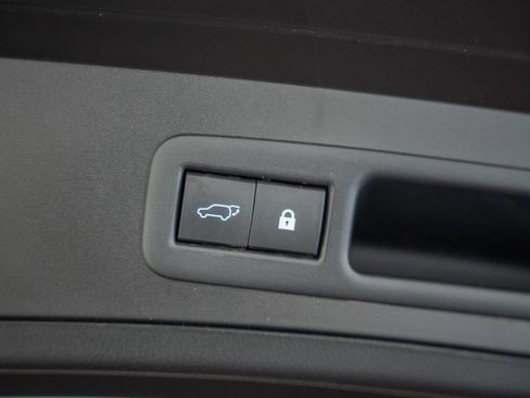 Used 2019 Lexus UX 200 w/ Premium Package FWD image 9