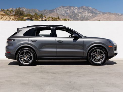 Certified 2024 Porsche Cayenne AWD/4WD image 8