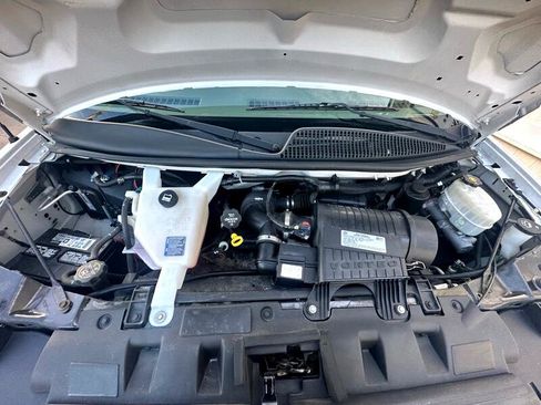 Used 2017 GMC Savana 3500 image 21