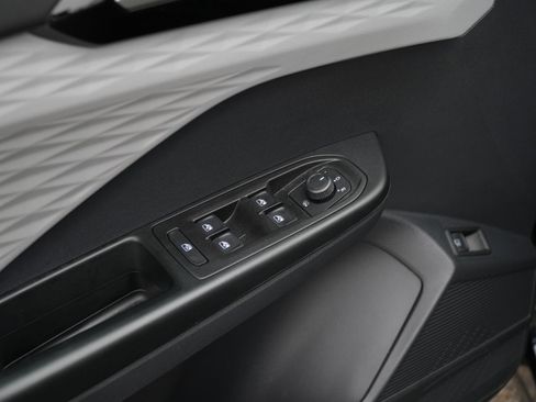 Used 2023 Volkswagen Taos S image 12