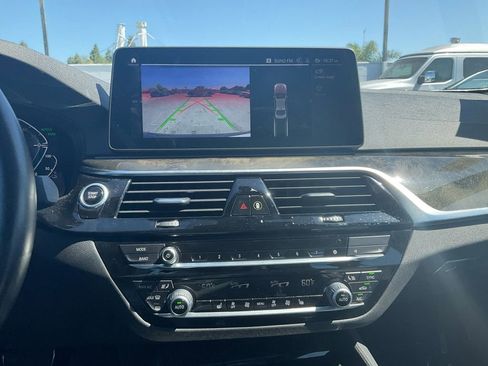 Used 2022 BMW 530e w/ M Sport Package image 20