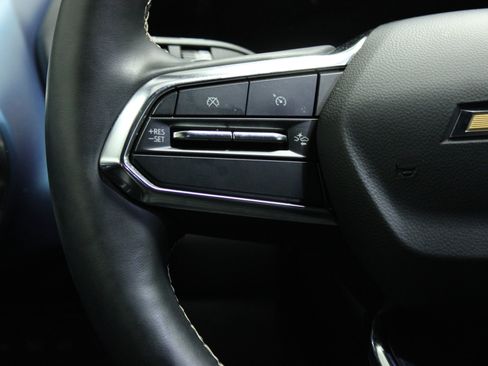 Used 2025 Chevrolet Equinox EV LT w/ Convenience Package image 21