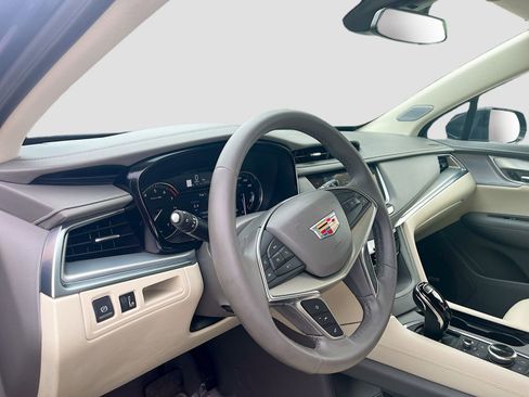 Used 2025 Cadillac XT5 Premium Luxury FWD image 9